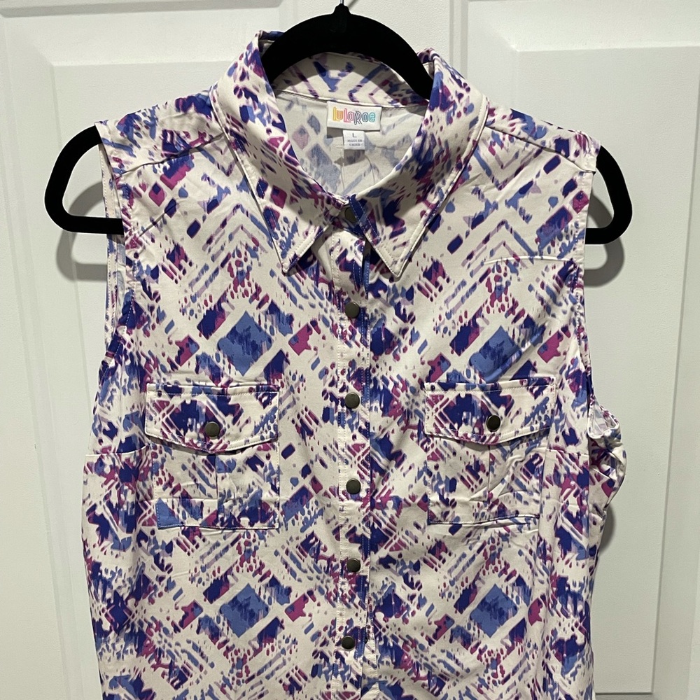 Lularoe Roxanne top. New with tags.